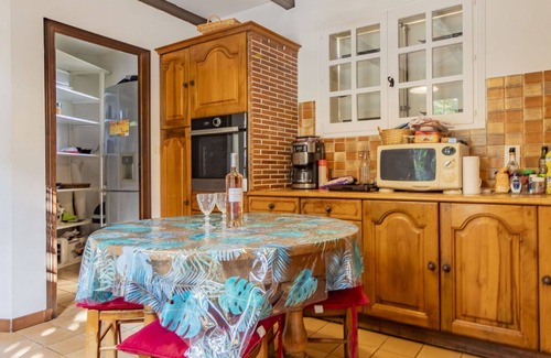 Quartier des Espesses House | Wonderful private villa for 10 guests with WIFI, private pool, TV, terrace and parking