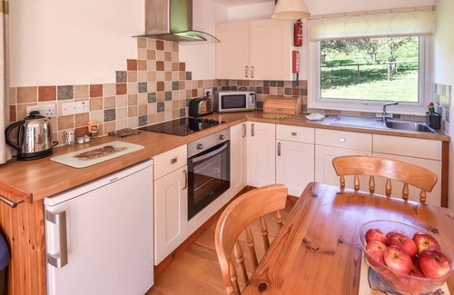 Fivelanes House | Wonderful private villa for 4 guests with WIFI, hot tub, TV, patio and parking