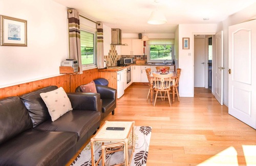 Fivelanes House | Wonderful private villa for 4 guests with WIFI, hot tub, TV, patio and parking