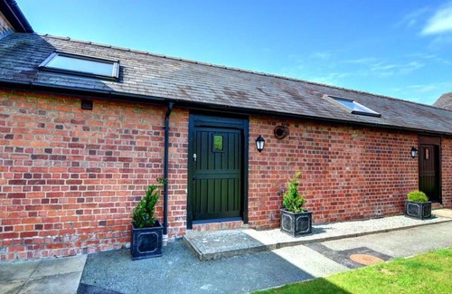 Caersws House | Wonderful private villa for 2 guests with WIFI, TV, panoramic view and parking