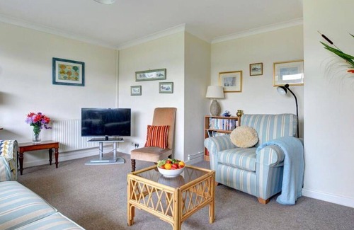 Treyarnon House | Wonderful private villa for 6 people with WIFI, TV, pets allowed and parking