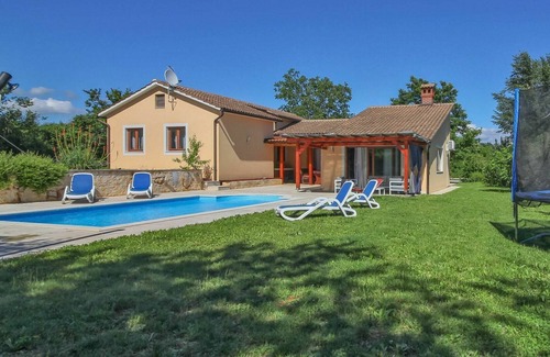Heki House | Wonderful private villa with WIFI, A/C, hot tub, private pool, TV, terrace, pets allowed and par...