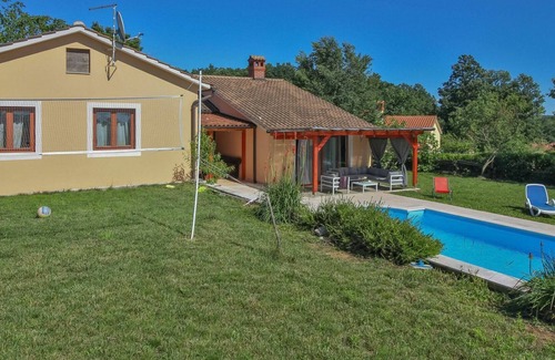 Heki House | Wonderful private villa with WIFI, A/C, hot tub, private pool, TV, terrace, pets allowed and par...