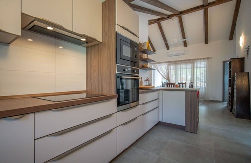 Cunski House | Wonderful private villa for 12 people with A/C, hot tub, WIFI, TV, patio and parking