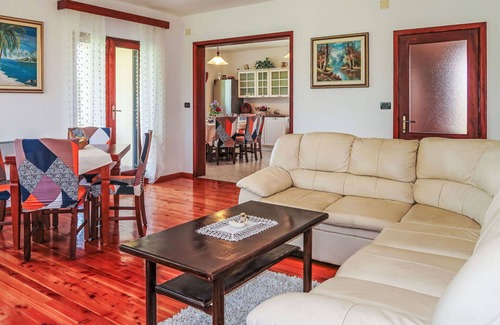 Pican House | Wonderful private villa with WIFI, A/C, private pool, TV, terrace, pets allowed and parking
