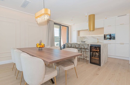 Zaton Villa | Wonderful private villa for 8 guests with private pool, WIFI, hot tub, A/C, TV, terrace and park.