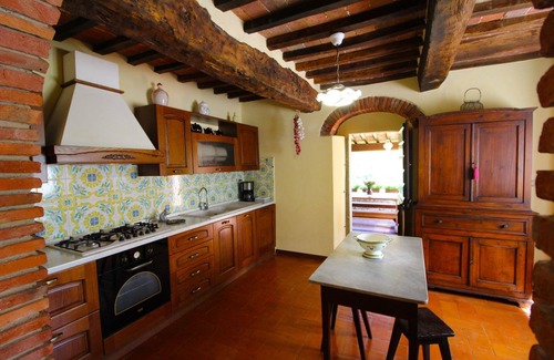 Le Piazze Villa | Wonderful private villa for 6 guests with private pool, TV, pets allowed and parking