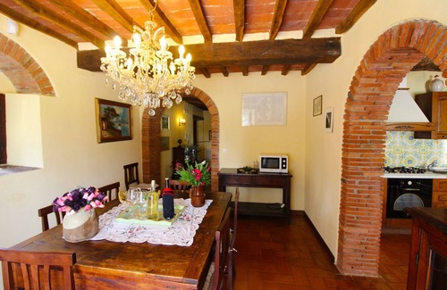 Le Piazze Villa | Wonderful private villa for 6 guests with private pool, TV, pets allowed and parking