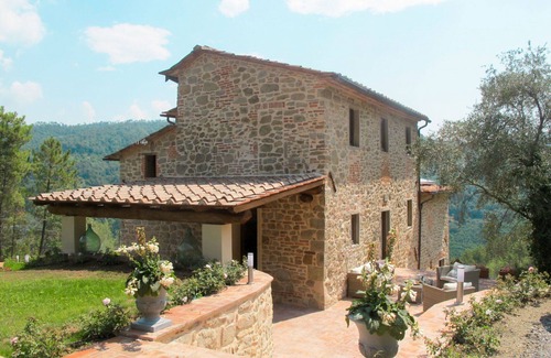 Pescia Villa | Wonderful private villa with hot tub, private pool, WIFI, TV, patio, pets allowed and parking