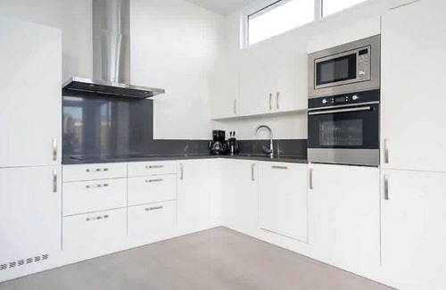 Linden House | Wonderful private villa for 8 people with WIFI, TV, terrace and parking