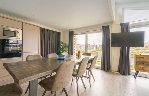 Linden House | Wonderful private villa for 8 people with WIFI, TV, terrace and parking