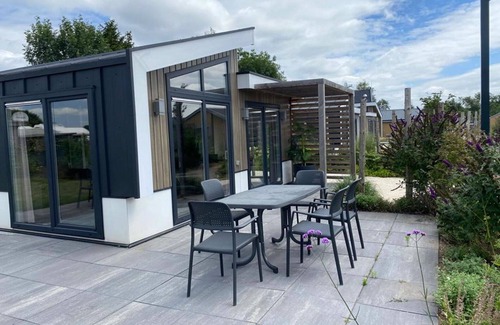 Linden House | Wonderful private villa for 8 people with WIFI, TV, terrace and parking