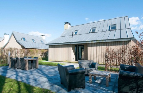 Tholen House | Wonderful private villa for 6 people with WIFI, hot tub, TV and parking