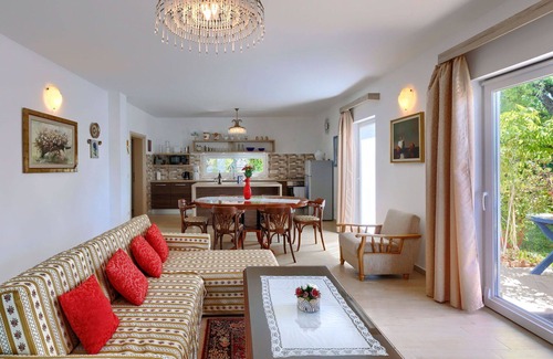Valica House | Wonderful private villa with A/C, private pool, WIFI, TV, terrace, panoramic view and parking