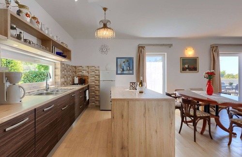 Valica House | Wonderful private villa with A/C, private pool, WIFI, TV, terrace, panoramic view and parking