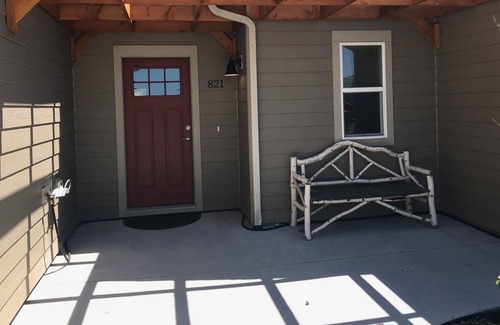 Ennis House | Wonderful quiet house 3/2 on 1/3 acre in town