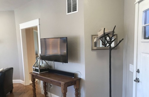 Ennis House | Wonderful quiet house 3/2 on 1/3 acre in town