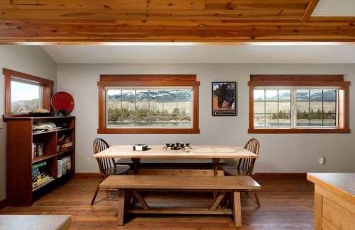 Livingston House | Wonderful River Cottage with Great Hiking Trails in Montana