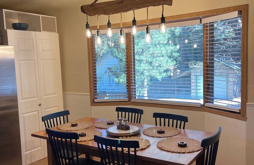 Running Springs Cabin | Wonderful romantic cabin in charming Running Springs GAMEROOM Couples Movie room