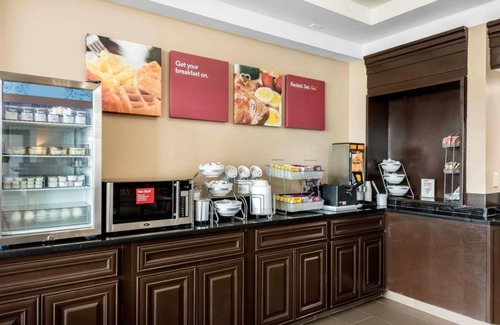 Southside Hotel | Wonderful Stay! 1 Gorgeous Unit, Pool, Breakfast, Parking, Close to Attractions.