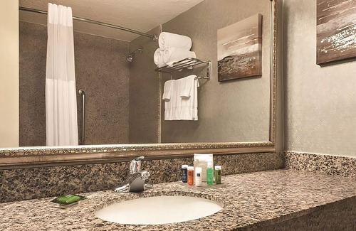 Fort Worth Hotel | Wonderful Stay! Four Great Units, Indoor Pool, Free Parking, On-Site Restaurant