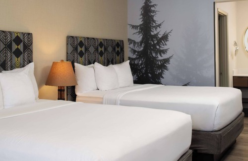Port Angeles Hotel | Wonderful Stay! Outdoor Pool, FREE Parking Pets Allowed, Near Hollywood Beach!