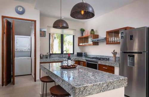 La Veleta Villa | Wonderful Tropical Home 3BR, Garden, Private Pool.