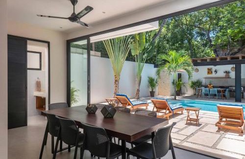 La Veleta Villa | Wonderful Tropical Home 3BR, Garden, Private Pool.