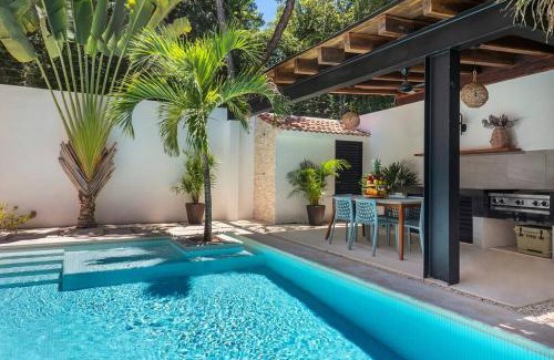 La Veleta Villa | Wonderful Tropical Home 3BR, Garden, Private Pool.