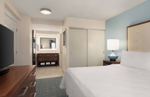 Villas Hotel | Wonderful Vacation Stay! 2 Convenient Units, Pool, Near Lakes Regional Park