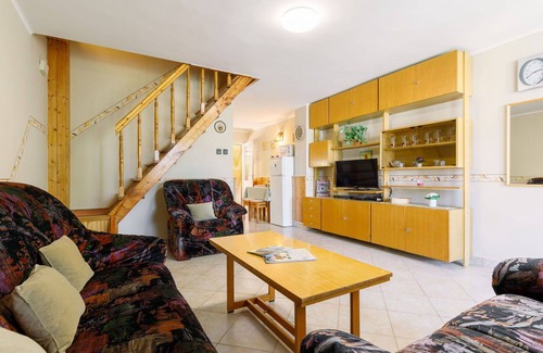 Balatonszarszo House | Wonderful villa for 5 guests with TV, patio and parking