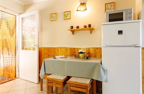 Balatonszarszo House | Wonderful villa for 5 guests with TV, patio and parking