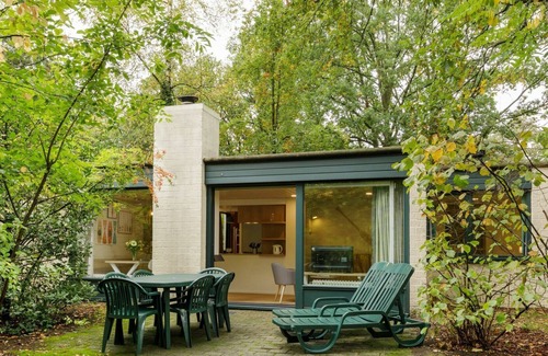 Valkenswaard House | Wonderful villa for 6 people with WIFI, pool, TV, terrace and parking