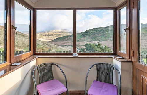 Glandyfi House | Wonderful villa for 6 guests with WIFI, TV, terrace, pets allowed and parking