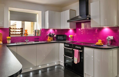 Cwmtirmynach House | Wonderful villa for 8 guests with WIFI, TV, pets allowed and parking