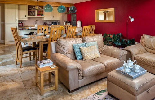 Eglwysbach House | Wonderful villa for 7 people with hot tub, WIFI, terrace and parking