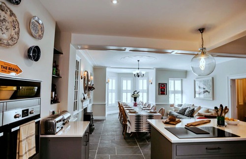 Kingsand House | Wonderful villa for 12 guests with WIFI, TV, pets allowed and parking