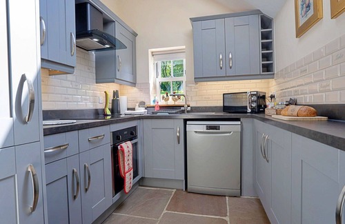 Tansley House | Wonderful villa for 2 guests with WIFI and parking