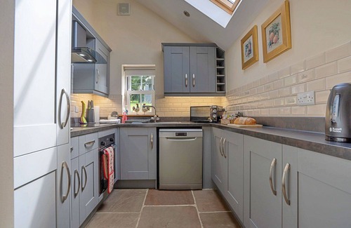 Tansley House | Wonderful villa for 2 guests with WIFI and parking