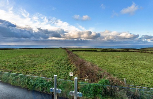 Treknow House | Wonderful villa for 2 guests with WIFI, terrace and parking