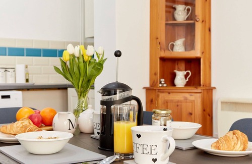Dalbury Lees House | Wonderful villa for 4 guests with WIFI, hot tub, TV and parking