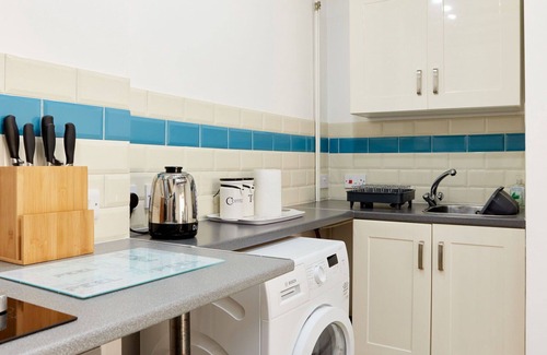 Dalbury Lees House | Wonderful villa for 4 guests with WIFI, hot tub, TV and parking