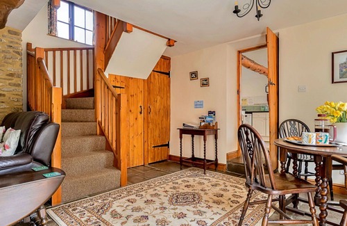 South Cheriton House | Wonderful villa for 4 guests with WIFI, TV, pets allowed and parking