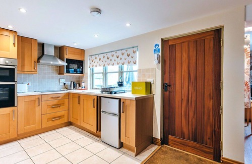 Craven Arms House | Wonderful villa for 4 guests with WIFI, pool, terrace and parking