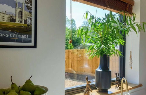 Howlett End House | Wonderful villa for 4 guests with WIFI, TV, terrace and parking