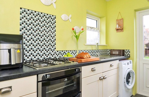 Kinmel Bay House | Wonderful villa for 4 people with WIFI, pets allowed and parking