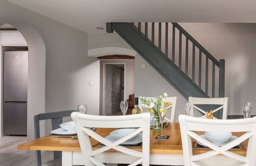 Caerwys House | Wonderful villa for 6 people with WIFI, TV, pets allowed and parking
