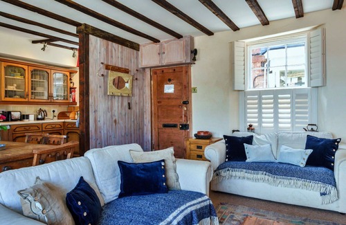 Kingsand House | Wonderful villa for 6 people with WIFI, terrace, pets allowed and parking