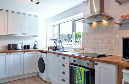 Kingsand House | Wonderful villa for 6 guests with WIFI, terrace, pets allowed and parking