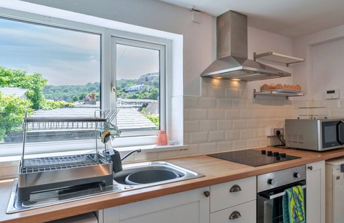 Kingsand House | Wonderful villa for 6 guests with WIFI, terrace, pets allowed and parking